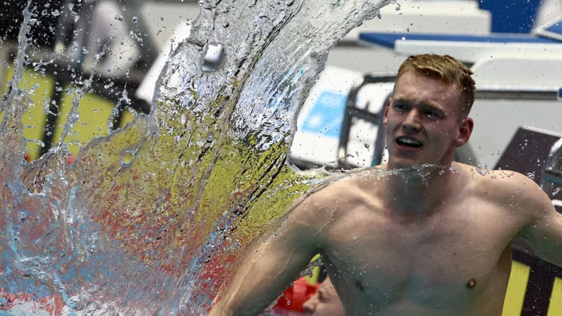 Sven Schwarz jubelt nach seinem Europarekord. - © Christoph Soeder/dpa