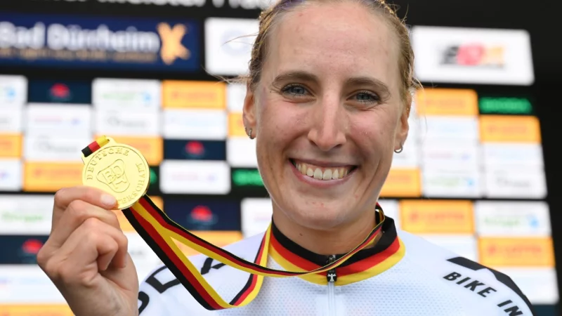 Franziska Koch hat erneut den Meistertitel beim Straßenrennen gewonnen (Archiv). - © Bernd Weißbrod/dpa