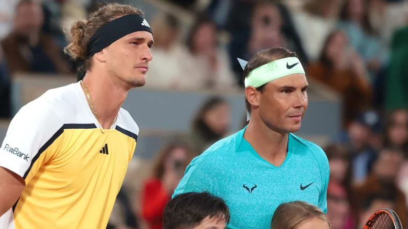 Alexander Zverev (l) trainierte zuletzt in der Nadal-Akademie auf Mallorca. - © Frank Molter/dpa