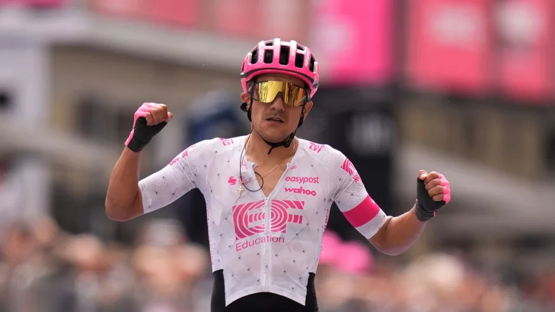 Muss auf die Tour de France verzichten: Richard Carapaz. - © Fabio Ferrari/LaPresse/AP/dpa