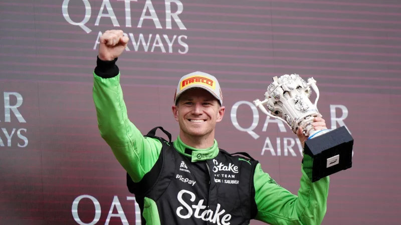 F&uuml;r seinen ersten Podiumsplatz in der Formel 1 bekam Nico H&uuml;lkenberg einen Pokal aus Lego-Bausteinen. - &copy; Bradley Collyer/PA Wire/dpa