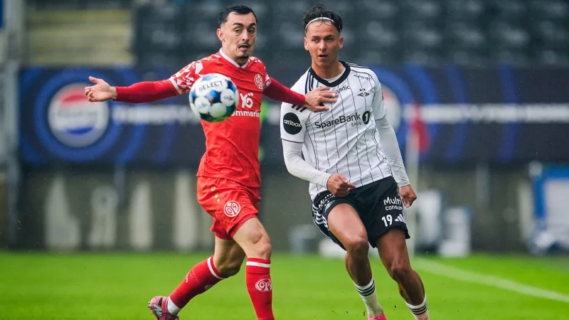 Der FSV Mainz 05 um Paul Nebel (l) zeigte in Trondheim eine schwache Leistung. - © Ole Martin Wold/NTB Scanpix/AP/dpa