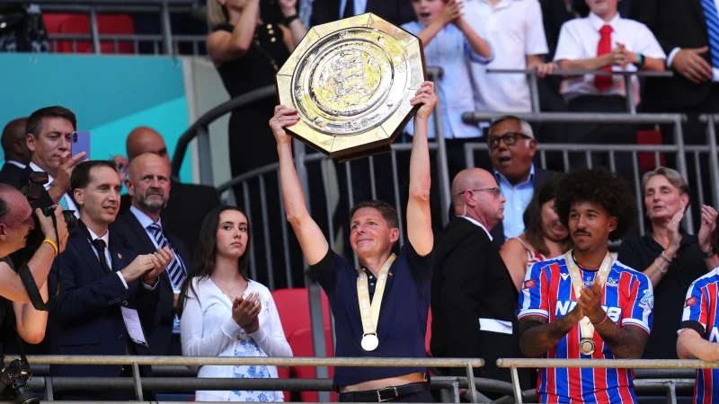 Nach dem ersten Titel in dieser Saison kassierte Crystal Palace um Trainer Oliver Glasner nun vor dem Internationalen Sportgerichtshof Cas eine Pleite. - © John Walton/PA Wire/dpa