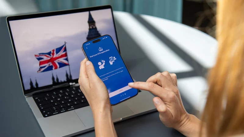 Das Beantragen einer Einreisegenehmigung, etwa f&uuml;r Gro&szlig;britannien, sollte nur &uuml;ber offizielle Stellen oder seri&ouml;se Anbieter erfolgen. - &copy; Nico Tapia/dpa-tmn