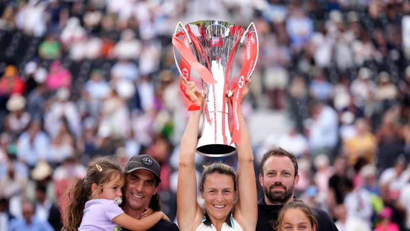 Tatjana Maria möchte nach ihrem Coup in Queens auch in Wimbledon überraschen - und reist mit ihrer Familie um die Welt. - © Adam Davy/PA Wire/dpa