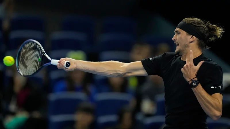 Alexander Zverev hatte in seinem Achtelfinale in Peking erhebliche Probleme. - &copy; Ng Han Guan/AP/dpa