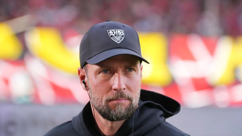 Trainer Sebastian Hoene&szlig; und der VfB treffen am Freitag auf St. Pauli. (Archivbild) - &copy; Soeren Stache/dpa