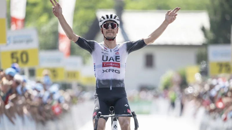 Der portugiesische Radprofi Joao Almeida. - © Gian Ehrenzeller/KEYSTONE/dpa