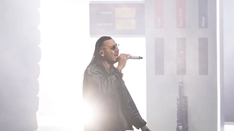 Lange Haare und Sonnenbrille - das sind die Markenzeichen von Apache 207. (Archivbild) - © Hannes P Albert/dpa