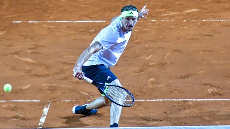 Alexander Zverev steht beim Turnier in Rom im Achtelfinale. - © Andrea Rosito/Ipa Sport / Ipa-Ag/LiveMedia-IPA/ZUMA Press Wire/dpa