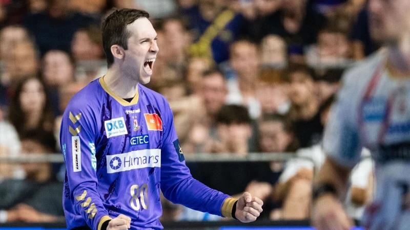 Torhüter Nikola Portner ist ab Dezember wieder spielberechtigt. - © Marius Becker/dpa