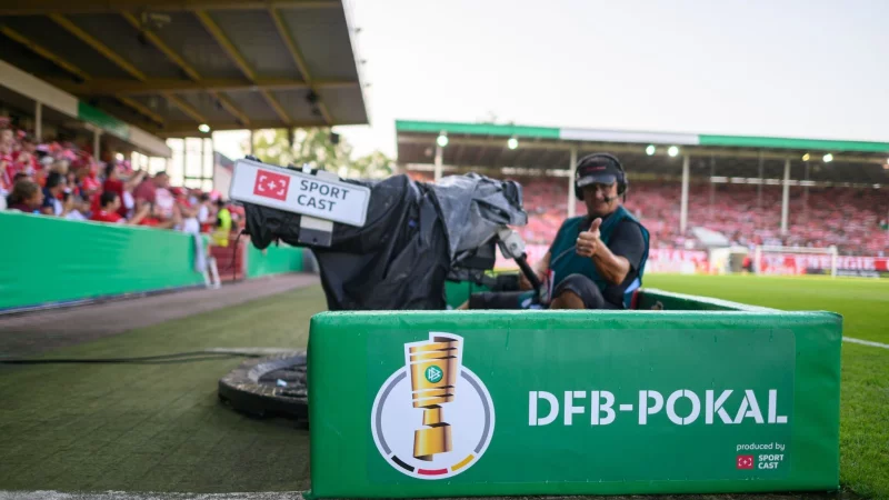 Der Deutsche Fußball-Bund hat die Medienrechte für den DFB-Pokal neu versteigert. - © Robert Michael/dpa