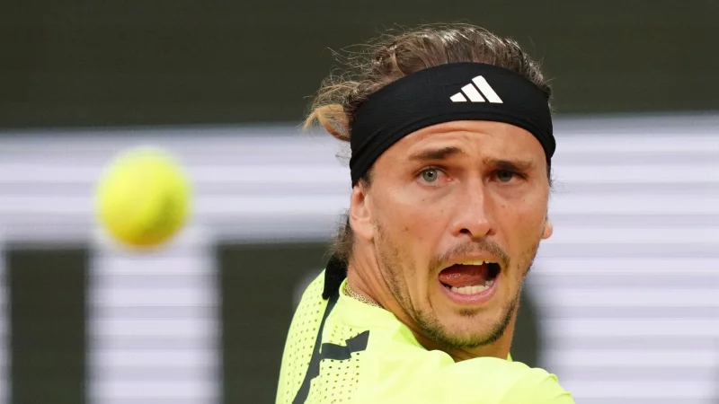 Alexander Zverev ist in Paris im Viertelfinale ausgeschieden. - © Aurelien Morissard/AP/dpa