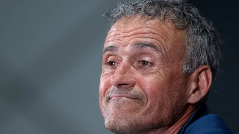 Der allseits bewunderte Luis Enrique sagt vor dem Finale: «Ich bin kein Star als Trainer.» - © Sven Hoppe/dpa