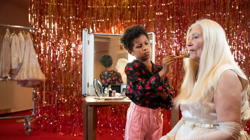 Demenzkranke und Grundschulkinder spielen im Berliner Pflegeheim "Am Kreuzberg" zusammen Theater. - &copy; Ingo Behring/ZDF/dpa