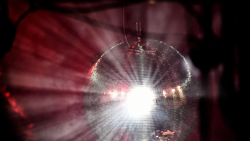 Steht das Sommerfest an? Finden Betriebsfeiern au&szlig;erhalb der Arbeitszeit statt, ist die Teilnahme freiwillig - und wird auch nicht verg&uuml;tet. - &copy; Britta Pedersen/dpa-Zentralbild/dpa-tmn