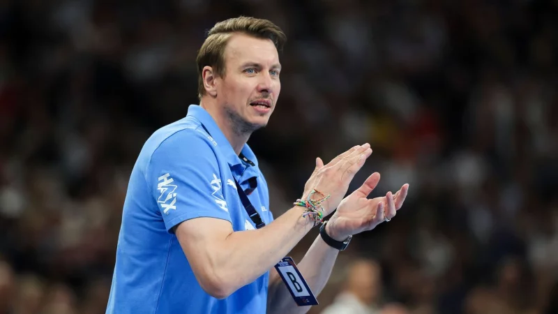 Trainer Filip Jicha und der THW Kiel verteidigten die Tabellenf&uuml;hrung. (Archivbild) - &copy; Christian Charisius/dpa