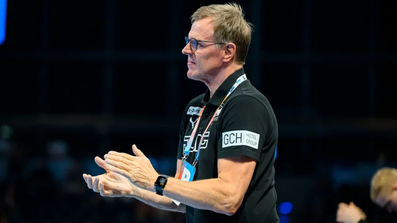 U21-Bundestrainer Martin Heuberger ist mit den bisherigen WM-Auftritten der DHB-Auswahl zufrieden. - © Marco Wolf/wolf-sportfoto/dpa