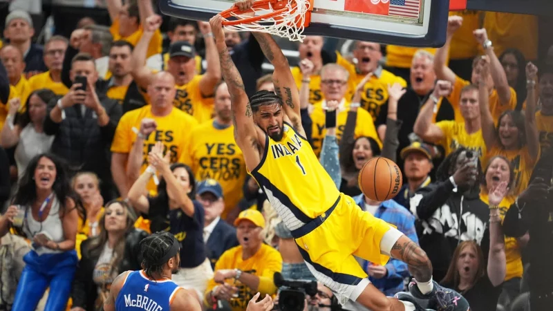 Die Indiana Pacers stehen kurz vor dem Einzug in die NBA-Finals. - © Michael Conroy/AP/dpa