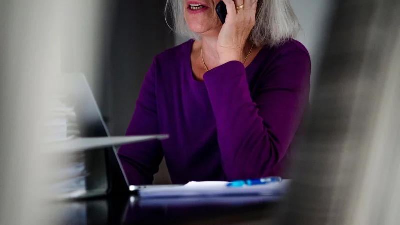Vorsicht am Telefon: Angebliche Rentenpfändungen dienen als Vorwand für Geldforderungen. - © Finn Winkler/dpa/dpa-tmn
