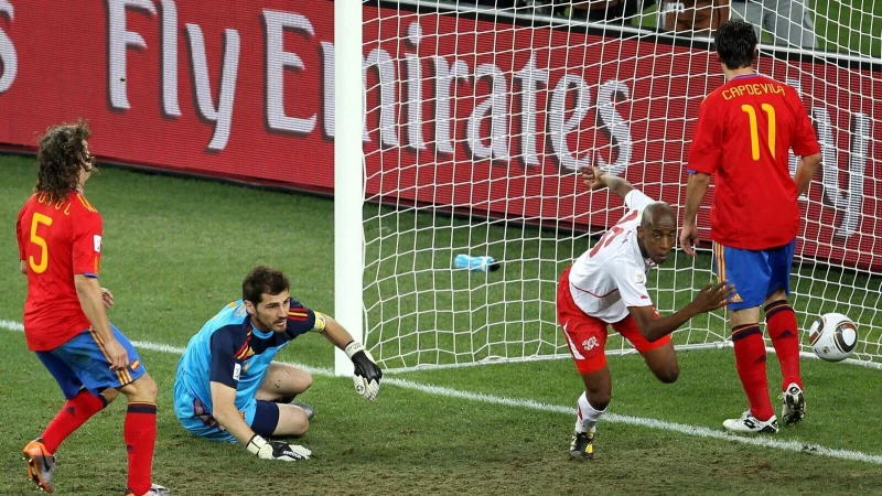 Gelson Fernandes (2.v.r) erzielte 2010 ein historisches WM-Tor f&uuml;r die Schweiz. - &copy; picture alliance / dpa