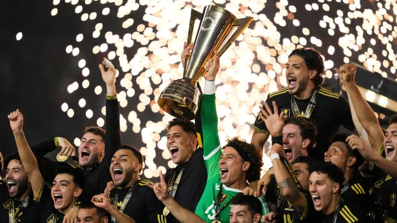 Mexiko jubelt über den Sieg beim Gold Cup. - © Ashley Landis/AP/dpa