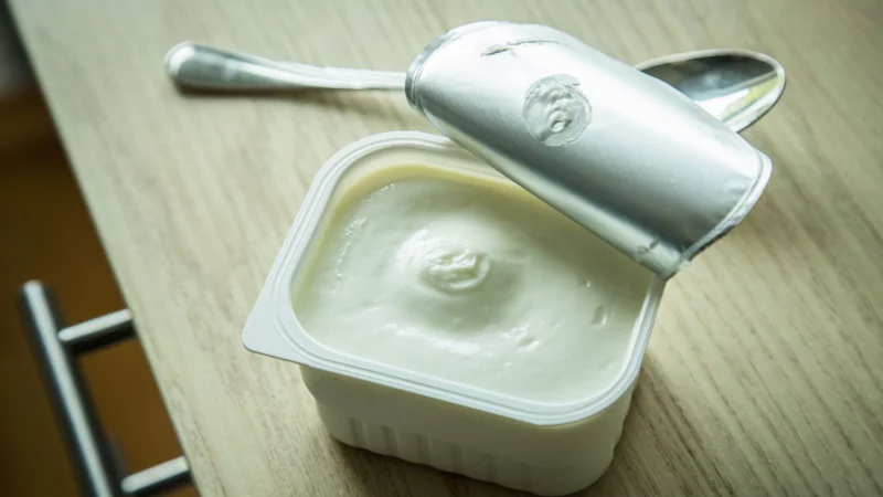 Magerquark hat die Nase vorn: Mit einem höheren Eiweißgehalt pro 100 Gramm übertrifft er den Skyr. - © Christin Klose/dpa-tmn