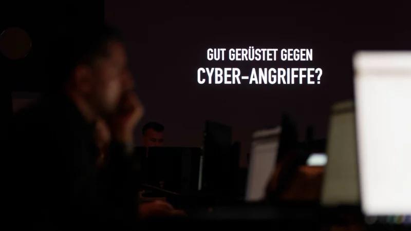 Cybersicherheit betrifft alle: Fachkräfte in dem Bereich sind daher gefragt. - © Andreas Arnold/dpa/dpa-tmn