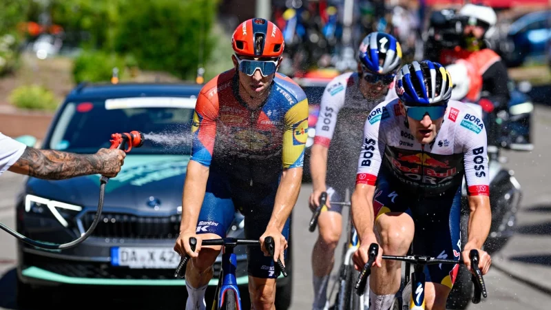 Die Radprofis bei der deutschen Meisterschaft. - © Uwe Anspach/dpa