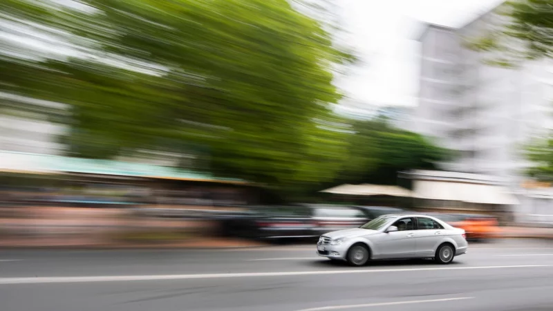 Die Frage, ob nach dem Verlust eines Dienstwagens mit privatem Nutzungsrecht eine Entsch&auml;digung gerechtfertigt ist, besch&auml;ftigt derzeit das Bundesarbeitsgericht. - &copy; Julian Stratenschulte/dpa/dpa-tmn