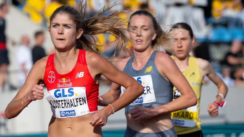 Konstanze Klosterhalfen (l.) wurde am Ende Dritte &uuml;ber 5.000 Meter. - &copy; Sven Hoppe/dpa