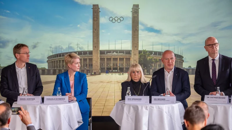 Verschiedene Politikerinnen und Politiker stellen am Dienstag die Olympia-Bewerbung vor - © Michael Kappeler/dpa