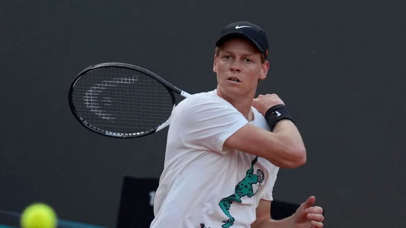 Jannik Sinner tritt nach seiner Dopingsperre in Rom erstmals wieder an. - © Alfredo Falcone/LaPresse/AP/dpa