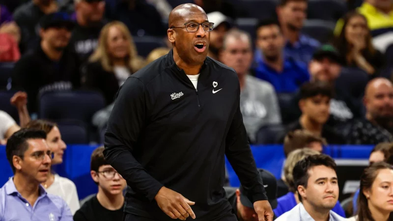Arbeitet zuk&uuml;nftig f&uuml;r die New York Knicks: NBA-Trainer Mike Brown. - &copy; Kevin Kolczynski/AP/dpa