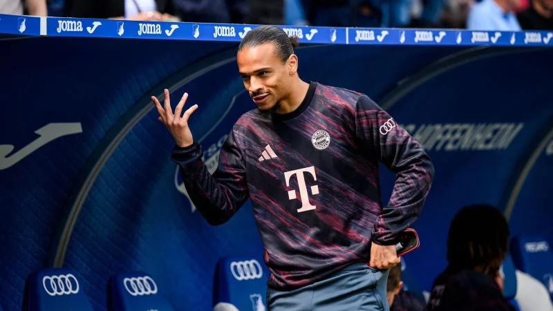 Kaum an einer Hand abzuzählen: Um Bayerns Offensivstar Leroy Sané sollen viele Vereine buhlen. - © Tom Weller/dpa