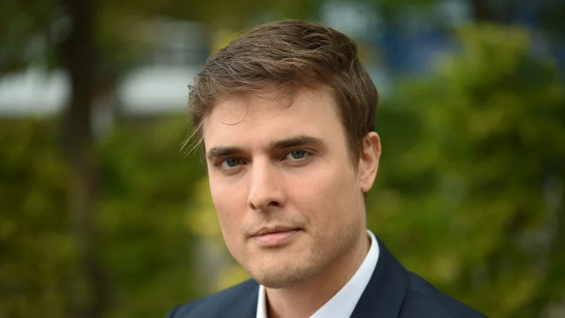 Schreiber kennen viele auch als Autor. (Archivbild) - © Uwe Zucchi/dpa