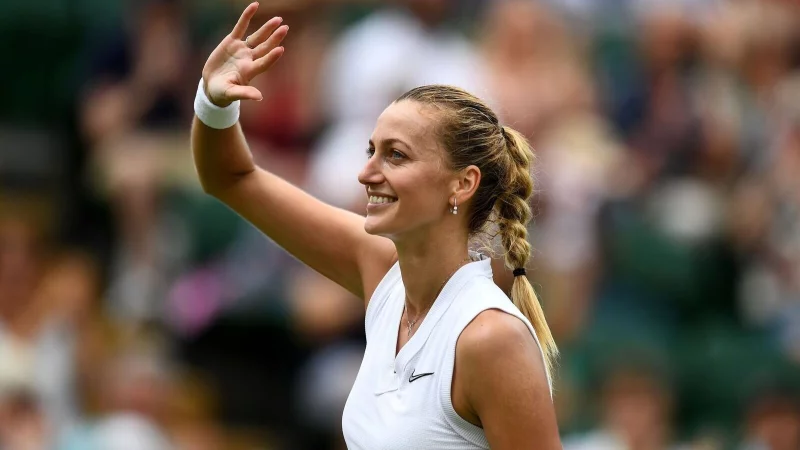 Die tschechische Tennisspielerin und zweifache Wimbledon-Siegerin Petra Kvitova beendet ihre Karriere. 2019 bejubelte sie ihren Sieg in Wimbledon. (Archivbild) - © Victoria Jones/PA Wire/dpa