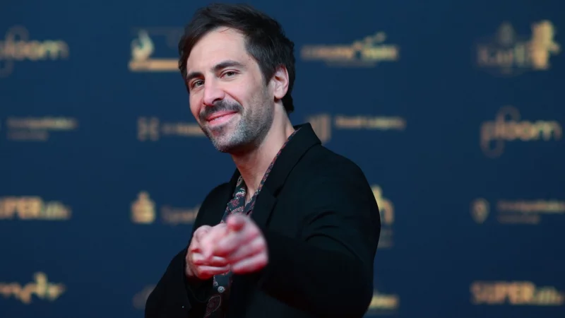 Max Giesinger nimmt viele Künstler wahr, die mit sich selbst hadern. (Archivbild) - © Hendrik Schmidt/dpa