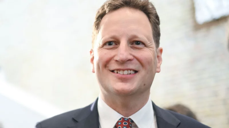 Hohenzollern-Chef Georg Friedrich Prinz von Preußen freut sich über die Vereinbarung mit der öffentlichen Hand. (Archivbild) - © Jens Kalaene/dpa