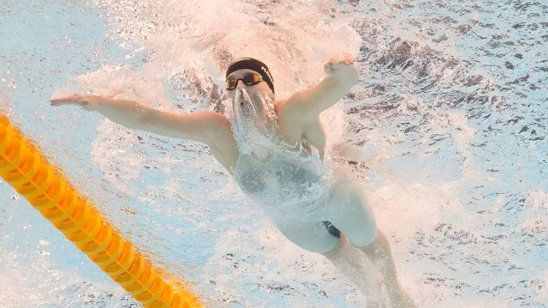 Angelina Köhler hat es bei der Schwimm-WM nicht auf das Podest geschafft. - © Lee Jin-man/AP/dpa