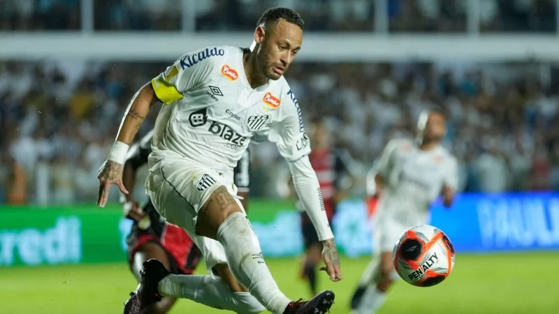 Brasiliens Star Neymar kassierte mit dem FC Santos eine herbe Niederlage. - &copy; Andre Penner/AP/dpa