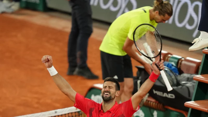 Frust bei Alexander Zverev, Jubel bei Novak Djokovic nach dem Viertelfinal-Kracher in Paris. - &copy; Aurelien Morissard/AP/dpa
