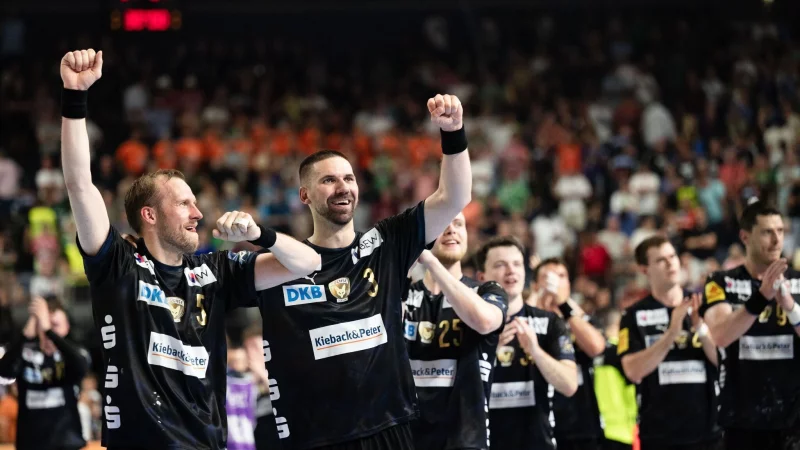 Die Füchse Berlin treffen im Endspiel der Champions League auf den SC Magdeburg. - © Marius Becker/dpa