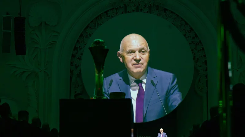 Der DFB-Chef sorgt sich bei noch mehr WM-Teams um die Ligen in Deutschland. - © Hendrik Schmidt/dpa