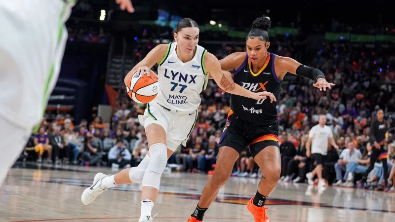 Satou Sabally (rechts) hatte erneut einen starken Abend in den WNBA-Playoffs. - &copy; Samantha Chow/AP/dpa