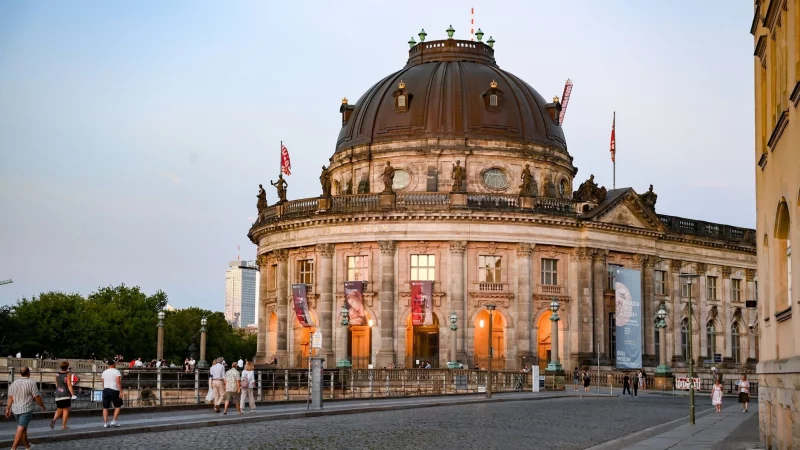 Auch in Deutschland zeigen Studien: Kunst wirkt. Wann kommt das Museum auf Rezept? - &copy; Jens Kalaene/dpa-Zentralbild/dpa