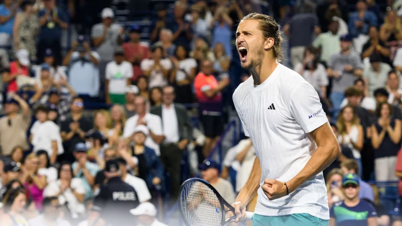 Alexander Zverev steht im Halbfinale beim ATP-Turnier in Toronto. - © Vasiliy Ryabykh/ZUMA Press Wire/dpa