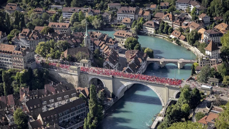 Sch&ouml;n voll war\'s w&auml;hrend der EM in der Schweiz. - &copy; Thomas Hodel/KEYSTONE/dpa