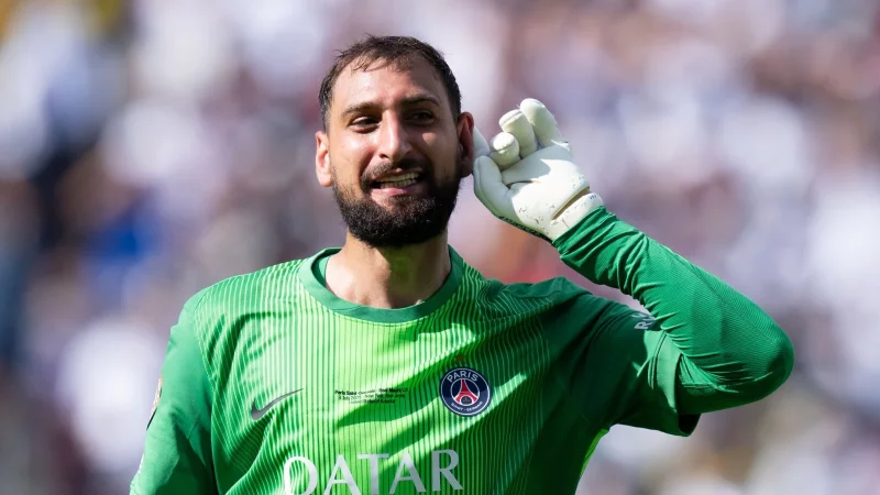 Richtig gehört? Torwart Gianluigi Donnarumma soll bei PSG vor dem Aus stehen. - © Sven Hoppe/dpa