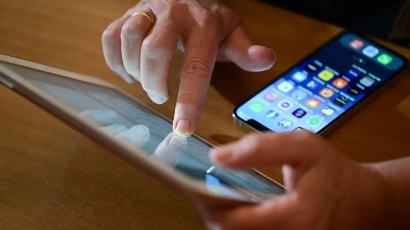 Endlich unabh&auml;ngig: WhatsApp auf dem iPad funktioniert auch ohne verbundenes Handy. - &copy; Bernd Wei&szlig;brod/dpa/dpa-tmn